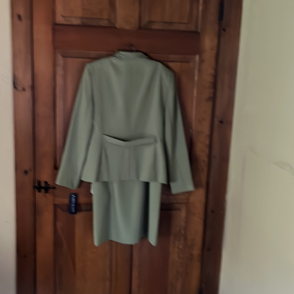 NWT Karen Scott suit .Celery green sz10